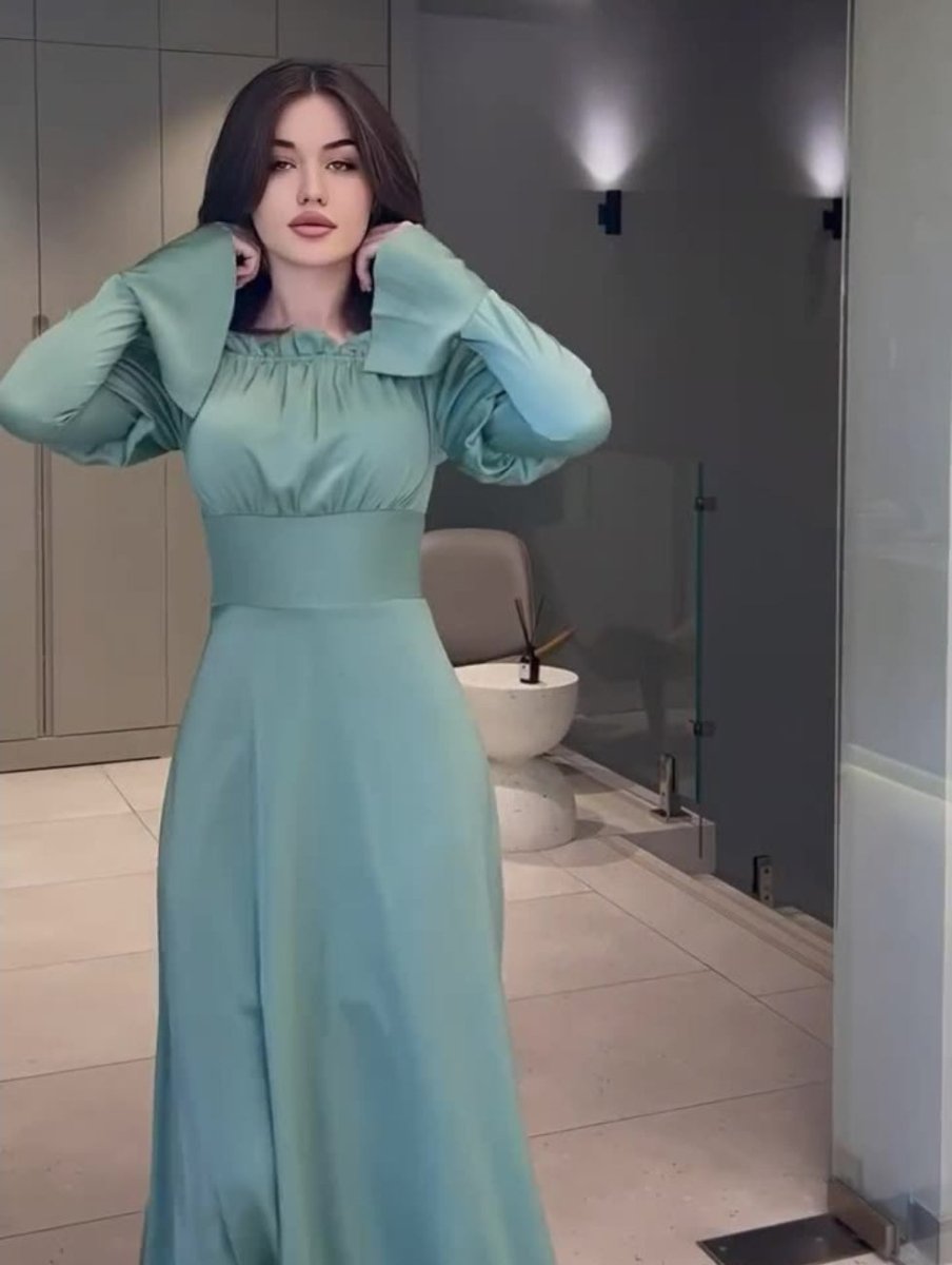 Bubble Collar Wooden Ear Waist Tight Solid Color Long Sleeve Dress.