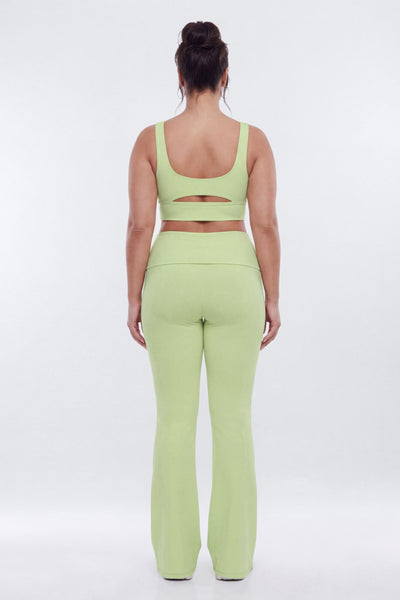 https://cdn.shopify.com/s/files/1/0293/9277/files/02-19-26_S3_PM_29_B125SP0502_Pistachio_JG_AA_19-35-56_42518-2_EH_ES_ES_VV_JA_ES_PLUS.jpg?v=1777071534&amp;with=400&amp;height=600