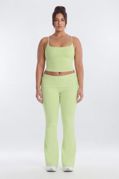 https://cdn.shopify.com/s/files/1/0293/9277/files/02-19-26_S3_PM_30_B125SP1204_Pistachio_JG_AA_19-40-15_1959-1_EH_ES_ES_CM_JA_ES_PLUS.jpg?v=1777071503&amp;with=400&amp;height=600