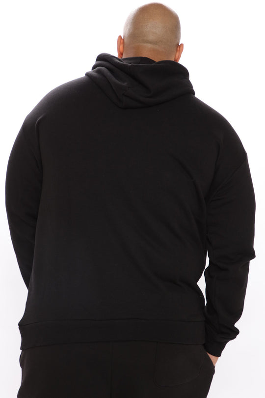 https://cdn.shopify.com/s/files/1/0293/9277/products/08-07-20Studio1_RM_DJ_10-11-41_42_NMKT40418_Black_0403_PLUS_RA.jpg?v=1695417468