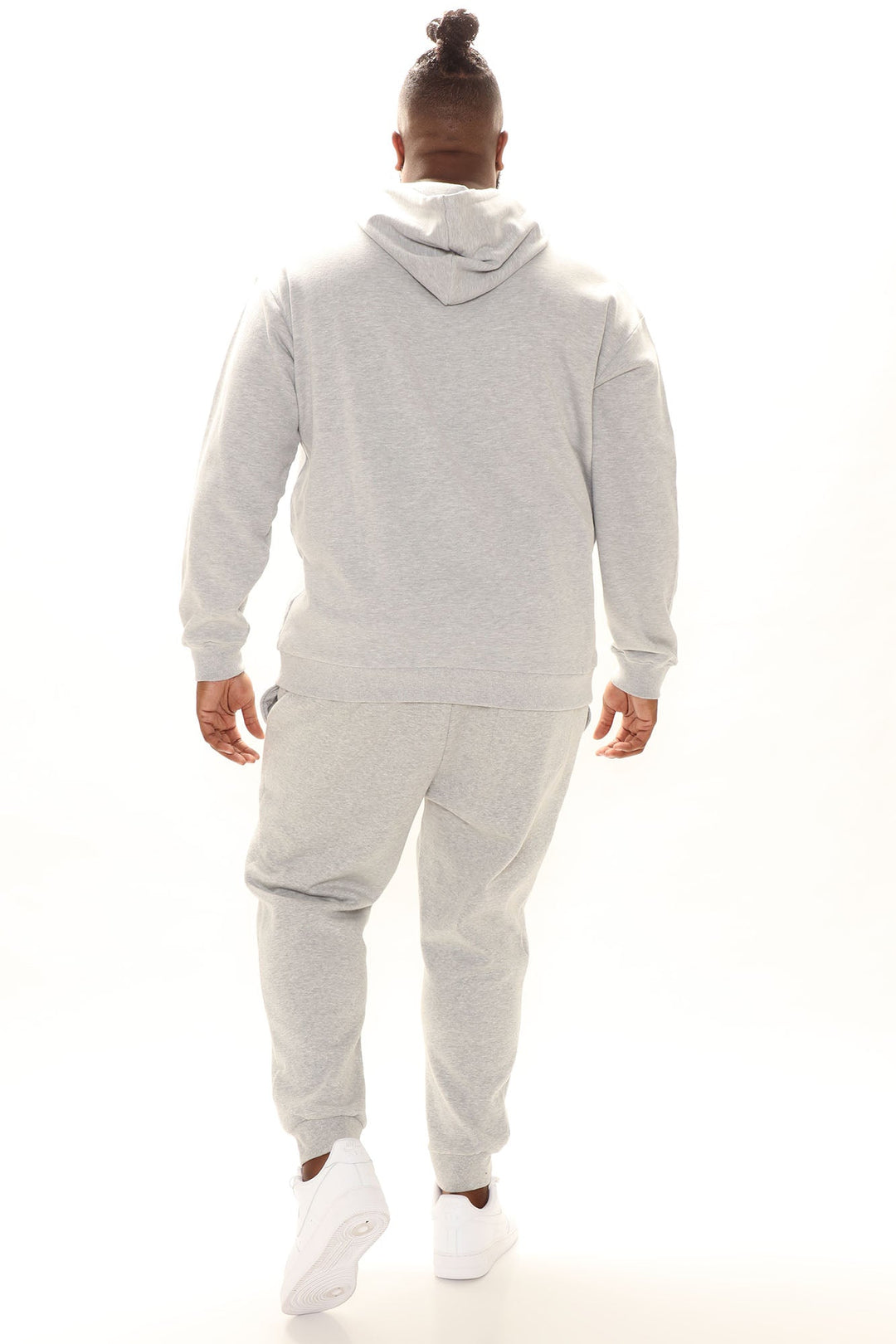 https://cdn.shopify.com/s/files/1/0293/9277/products/08-18-21Studio2_SN_RL_08-34-13_1_NMKT40418_HeatheredGrey_P_4442_PLUS_KL.jpg?v=1690242985