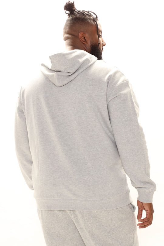 https://cdn.shopify.com/s/files/1/0293/9277/products/08-18-21Studio2_SN_RL_08-34-13_1_NMKT40418_HeatheredGrey_P_4443_PLUS_KL.jpg?v=1690242985