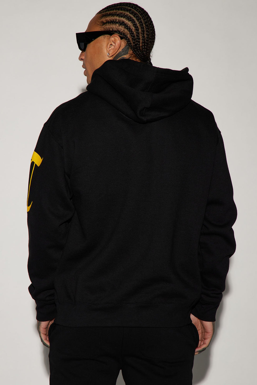 https://cdn.shopify.com/s/files/1/0293/9277/files/12-01-23Studio7_KF_DJ_09-07-21_7_SPDN3104M_Black_0395_CM.jpg?v=1701903768
