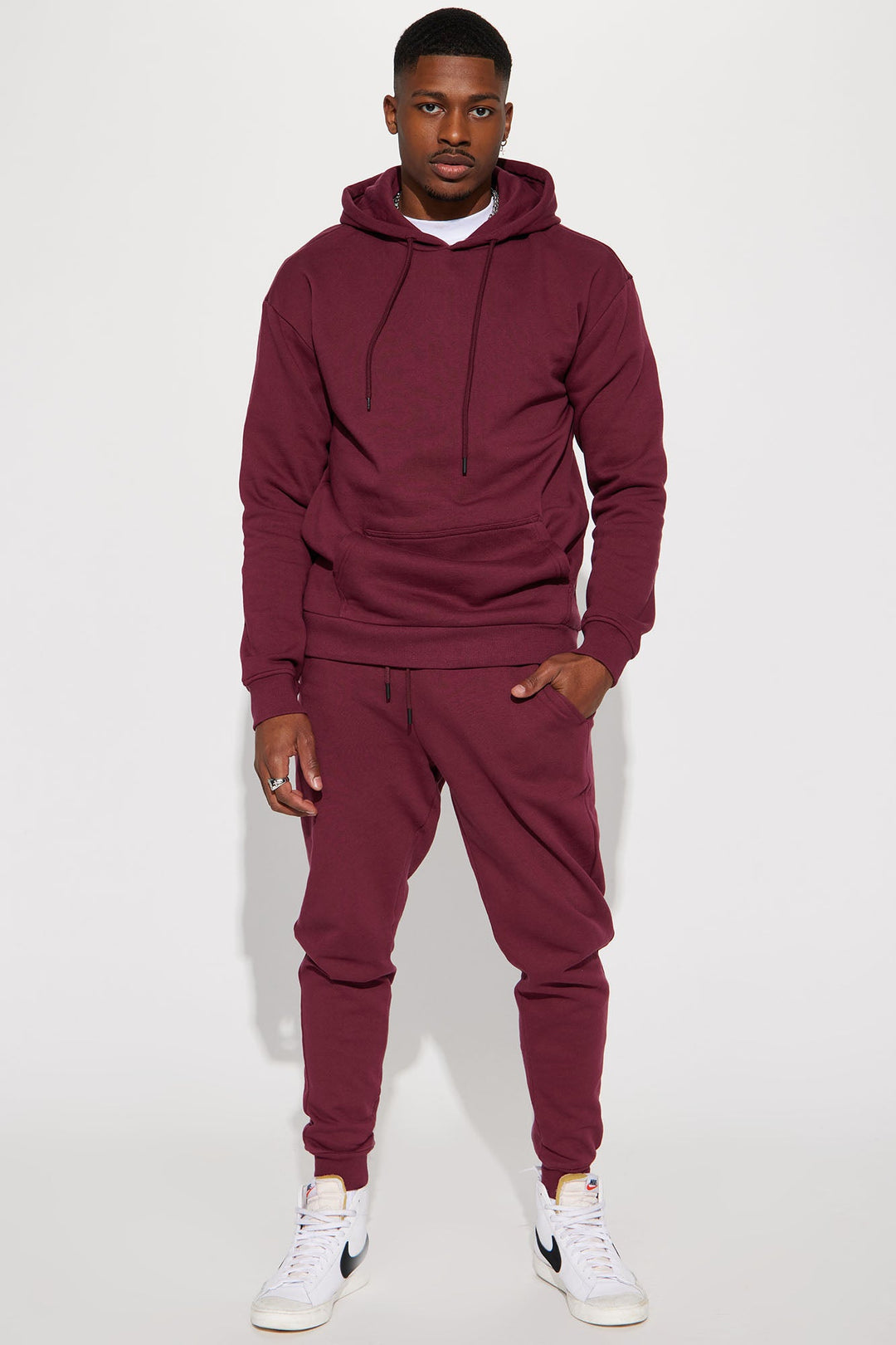 https://cdn.shopify.com/s/files/1/0293/9277/products/12-30-22Studio5_RT_SR_11-10-28_34_NMKT40418_Burgundy_2174_SG.jpg?v=1672791486