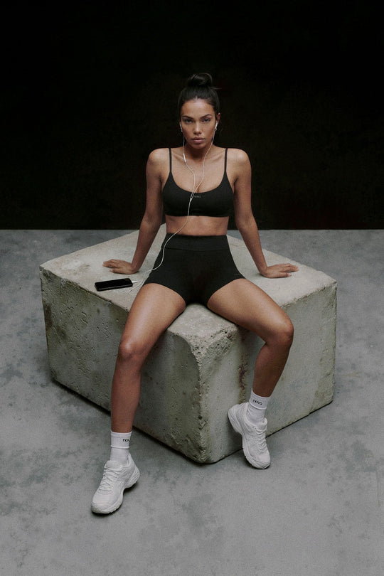 https://cdn.shopify.com/s/files/1/0293/9277/files/CloudFormStrappyBackSportsBra_Black_JR.jpg?v=1775081865