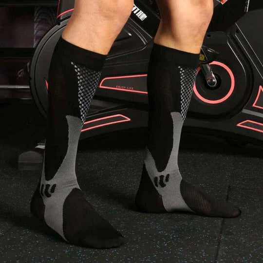 Nylon marathon compression socks – designed to reduce muscle fatigue during long runs