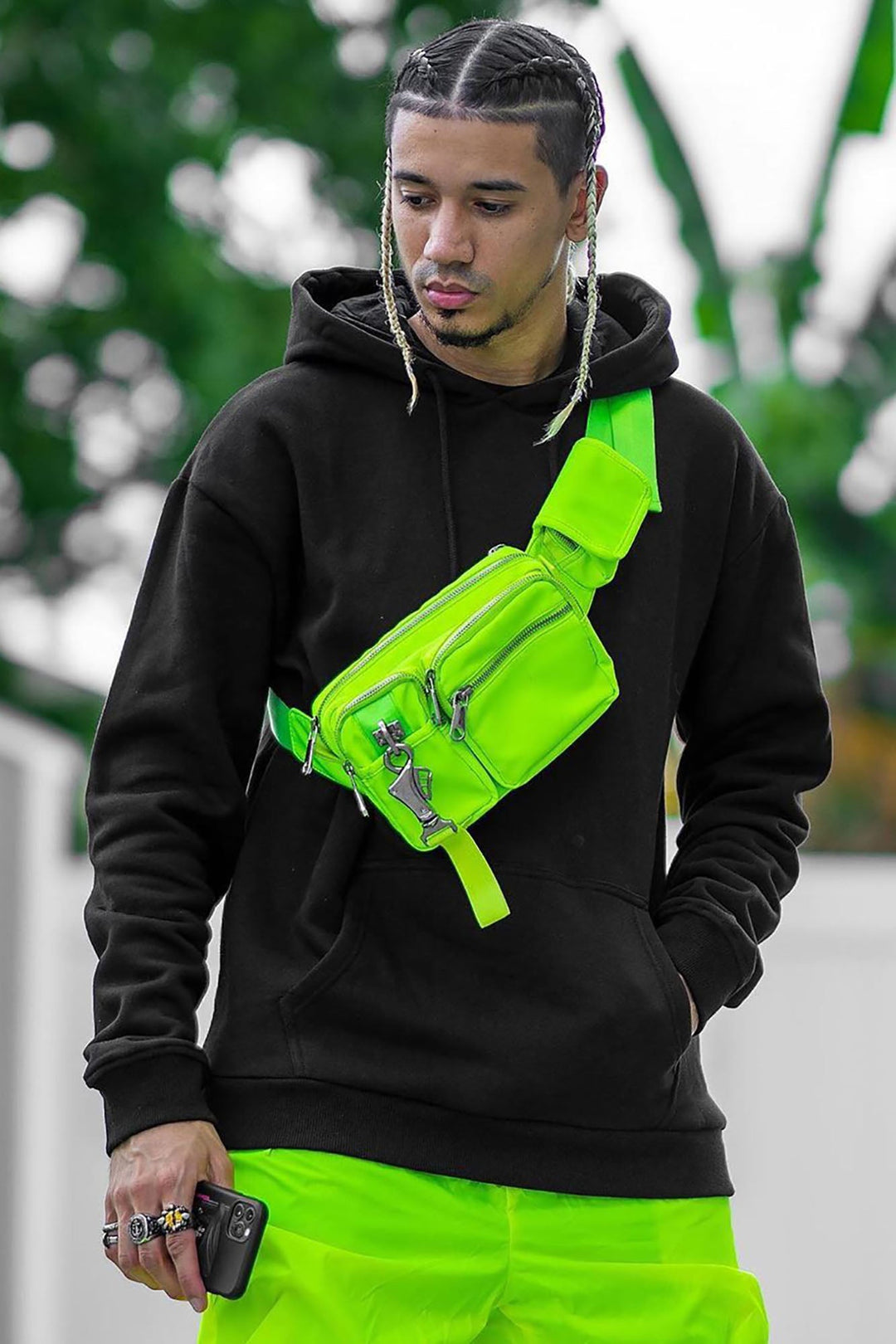 https://cdn.shopify.com/s/files/1/0293/9277/products/TysonHoodie-Black_MER.jpg?v=1714437100