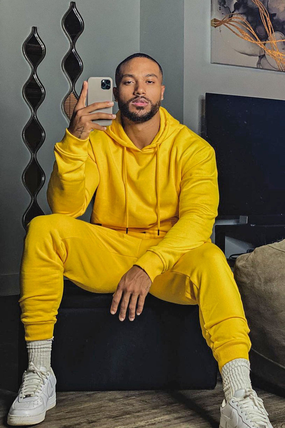https://cdn.shopify.com/s/files/1/0293/9277/products/TysonHoodie-Yellow_mer_13073b1f-ec65-4f16-bfc6-486f1df463d3.jpg?v=1709078070