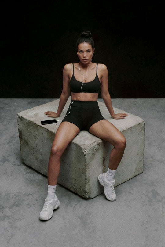 https://cdn.shopify.com/s/files/1/0293/9277/files/CloudFormStrappyBackSportsBra_Black_JR.jpg?v=1775081865