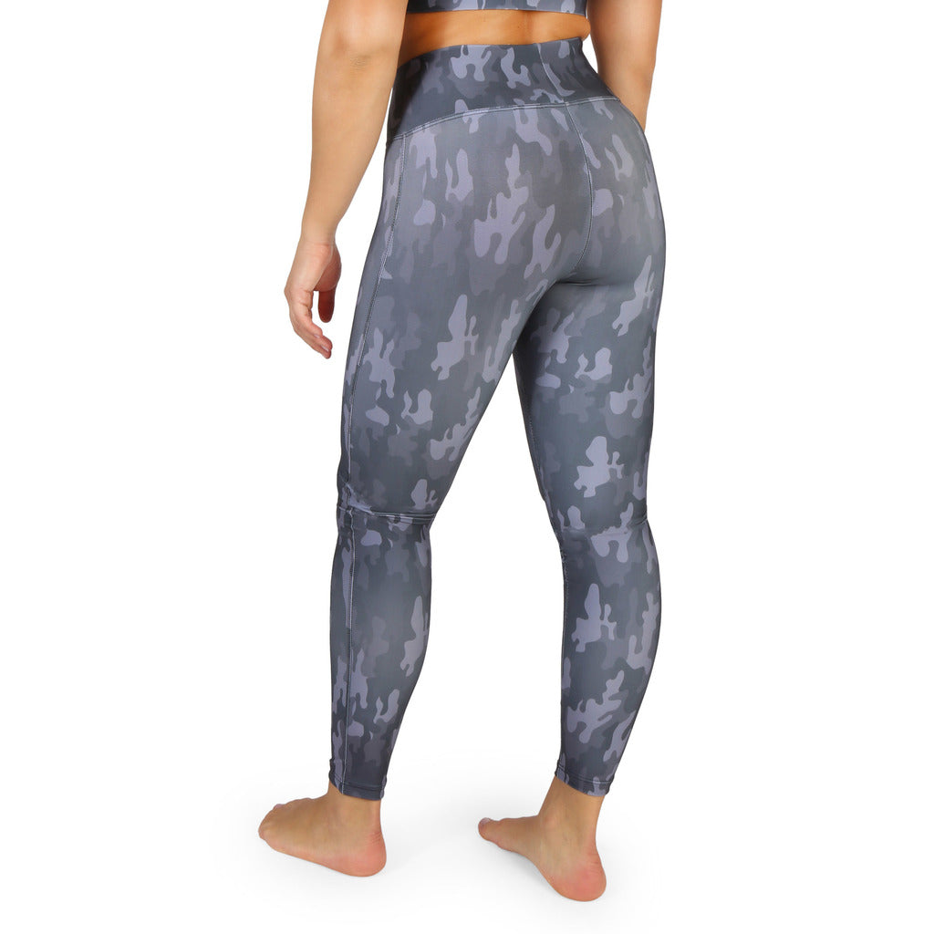 Bodyboo Women’s Seamless Leggings BB23956 demonstrating seamless construction for irritation-free movement.